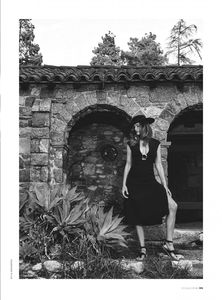 cindy-crawford-vogue-australia-march-2017-issue-10.thumb.jpg.729aa92b669734dec8a067f02d3f67eb.jpg
