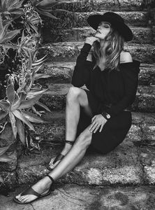 cindy-crawford-vogue-australia-march-2017-issue-8.thumb.jpg.a51ac474929e2b68908589a59439c50b.jpg