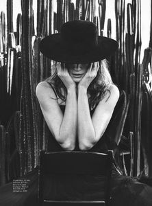 cindy-crawford-vogue-australia-march-2017-issue-9.thumb.jpg.932a400e00a5bb0a878c8d2a457fbbde.jpg