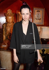edie_alice_in_her_palace_27mar14_getty_2.jpg