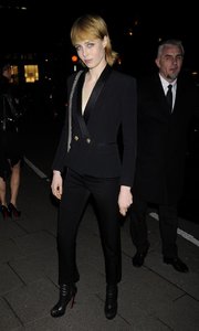edie_balmain_store_mar15_stylist.thumb.jpeg.6df851b7b648e1afc7b122328e169aeb.jpeg
