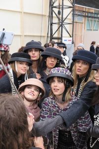 edie_chanel_aw16_vogue_510.thumb.jpeg.b3481f631e38b1a2fa4cb82bcdf810ad.jpeg