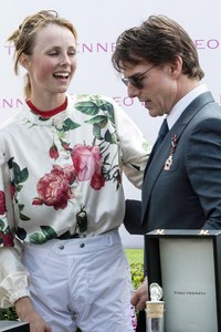 edie_glorious_goodwood_2014_vogue_1280.thumb.jpeg.ae044021bab62eb096110cb3f13ed6d8.jpeg