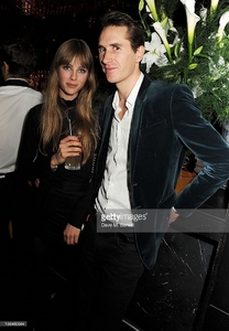 edie_kate_moss_book_15nov12_getty.jpg