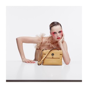edie_kurt_geiger_ss17_kurtgeiger.thumb.jpg.b88e1026c4466bf189aced6bed9d009c.jpg