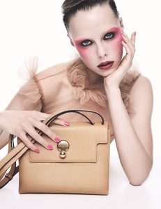 edie_kurt_geiger_ss17_on_cc.thumb.jpg.c62ff6677e7bba85319bc02e04cde58b.jpg