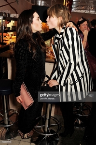 edie_love_christmas_18dec12_getty_1.jpg