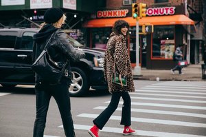 edie_michael_kors_aw17_crisfragkou.thumb.jpg.11427cc25111660d99b86b862c175f57.jpg