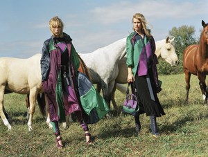 edie_versace_ss17_versace_1.jpg