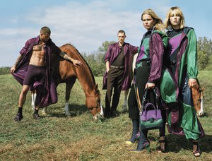 edie_versace_ss17_versace_2.jpg