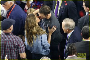 gisele-bundchen-kids-celebrate-tom-brady-super-bowl-win-11.jpg