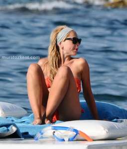 hadise_bikini_0010.jpg