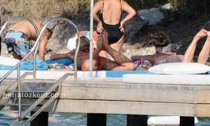 hadise_bikini_0017.jpg