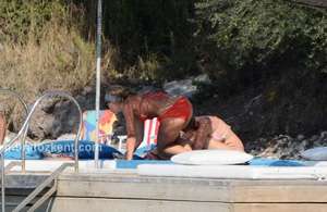 hadise_bikini_0027.jpg