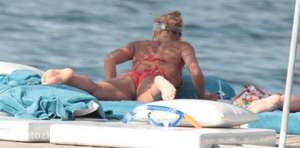 hadise_bikini_0028.jpg