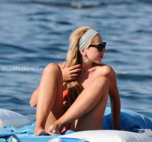 hadise_bikini_0030.jpg