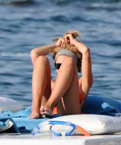 hadise_bikini_0033.jpg