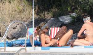 hadise_bikini_0036.jpg