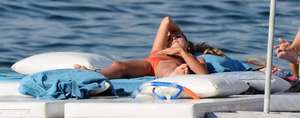 hadise_bikini_0046.jpg