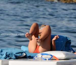 hadise_bikini_0049.jpg