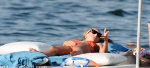 hadise_bikini_0054.jpg