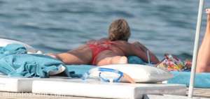hadise_bikini_0065.jpg