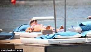 hadise_bikini_0075.jpg