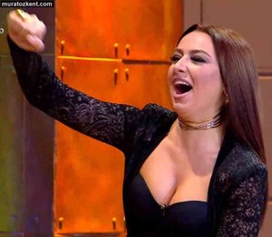 hadise_dekolte_tvcaps_0022.jpg