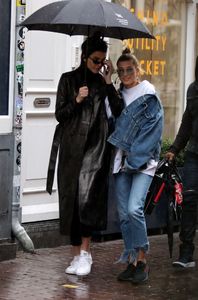 kendall-jenner-hailey-baldwin-shopping-in-the-rain-in-amsterdam-2-27-2017-2.jpg