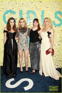 lena-dunham-allison-williams-girls-final-season-premiere-13.JPG