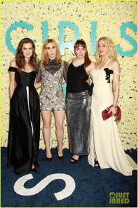 lena-dunham-allison-williams-girls-final-season-premiere-15.JPG