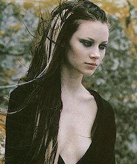 lia-crowe.jpg.60023113a68192932552739268a3462e.jpg