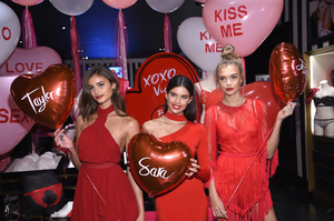 lingerie-valentines-day-2017-angels-5th-avenue-event-2-victoria-secret-hi-res.jpg