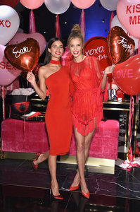 lingerie-valentines-day-2017-angels-5th-avenue-event-6-victoria-secret-hi-res.jpg