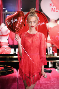 lingerie-valentines-day-2017-josephine-5th-avenue-event-victoria-secret-hi-res.jpg