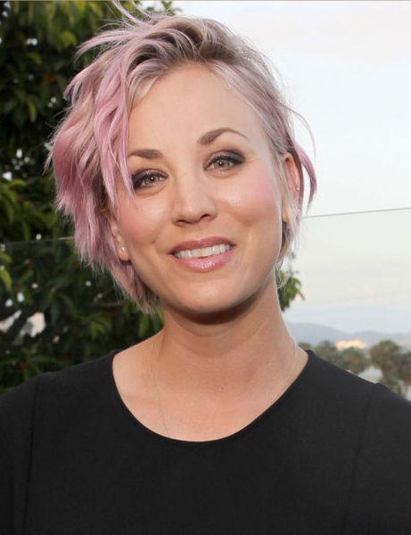 mcx-pink-hair-kaley-cuoco.jpg