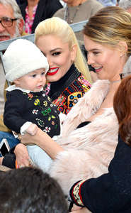 rs_634x1024-170210124859-634-gwen-stefani-levine-behati-dusty.jpg