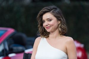 set_miranda_kerr_super_bowl_buick_ad_002.jpg