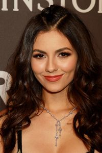 victoria-justice-at-amfar-2017-new-york-gala-02-08-2017_7.thumb.jpg.887bff27f17906f3254ec64acae66125.jpg