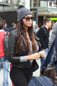 1269552-exclusif-prix-special-nabilla-950x0-1.jpg