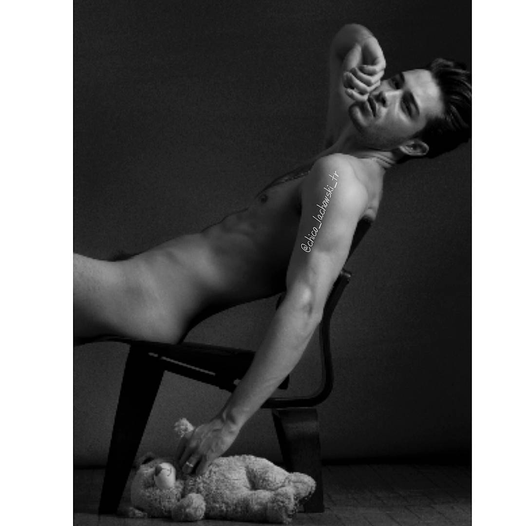 Slideshow francisco lachowski nude.