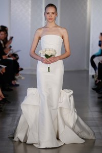 19-oscar-de-la-renta-bridal-spring-17.thumb.jpg.b8baad4f55991f88b14d32bda31a08f6.jpg