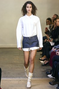 Pauline Hoarau at APC Fall 2017 RTW Paris 2.jpg