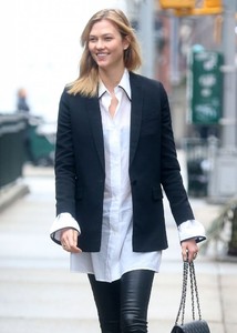 Karlie+Kloss+Karlie+Kloss+Heads+Out+NYC+DHugacUirL9x.jpg