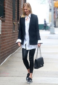 Karlie+Kloss+Karlie+Kloss+Heads+Out+NYC+dy8RwblCEDdx.jpg