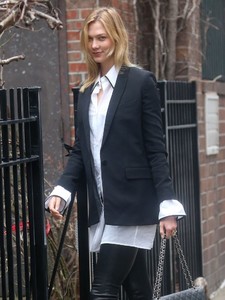 Karlie+Kloss+Karlie+Kloss+Heads+Out+NYC+reBnDvWp9r9x.jpg