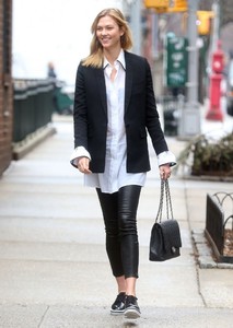 Karlie+Kloss+Karlie+Kloss+Heads+Out+NYC+oOhE-Q8lKJ-x.jpg
