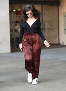   lorde280317BZNimage1.JPG