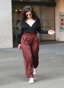   lorde280317BZNimage3.JPG