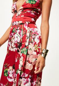 58ded1e49fede_red-floral-print-silky-strappy-jumpsuit2.thumb.jpg.959184d075a5a637c5d04c41cad6945a.jpg